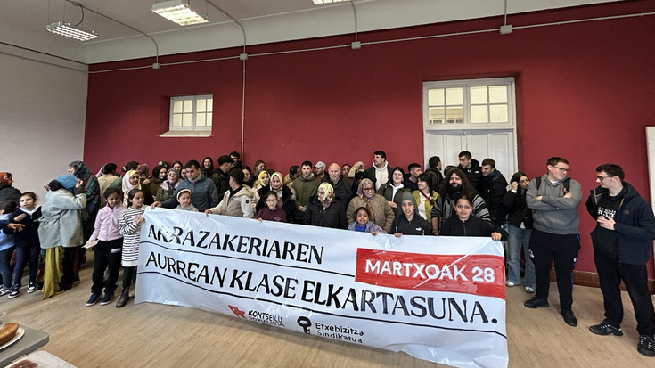 Arrazakeriari buruz jardun dute solasean, Esklabak Zentro Sozialistan