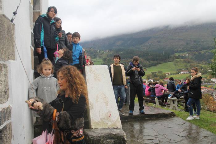 Kanpai festarekin ari dira ospatzen San Martin Eguna Azkoitia