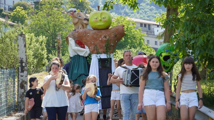 Jaietako lehen gau luzearen ondoren, San Antonio eguna ospatzen ari dira Errezilen
