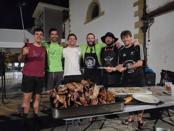 Leire Lopetegi Eguren eta Auzoak Bizirik, uztaileko aldizkariko protagonistak