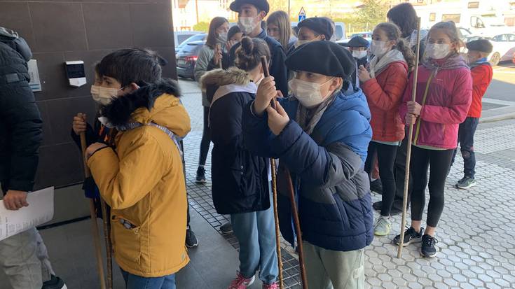 Koplatan aritu dira eskoletako haurrak Santa Ageda egunaren atarian