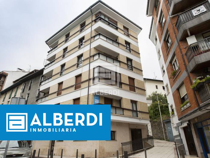 Alberdi Inmobiliaria: lau logeladun etxebizitza Aingeru kalean