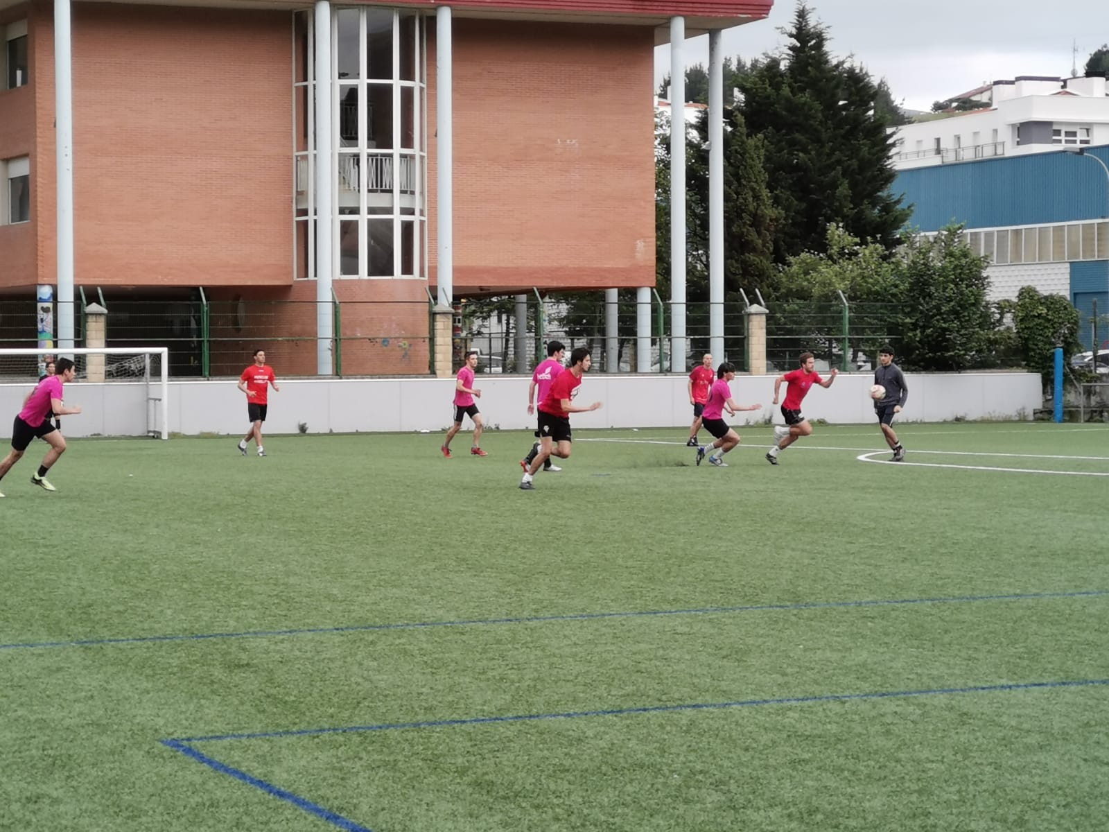 Futbol eta eskubaloi jarduerak ere bertan behera geratu dira koronabirusagatik