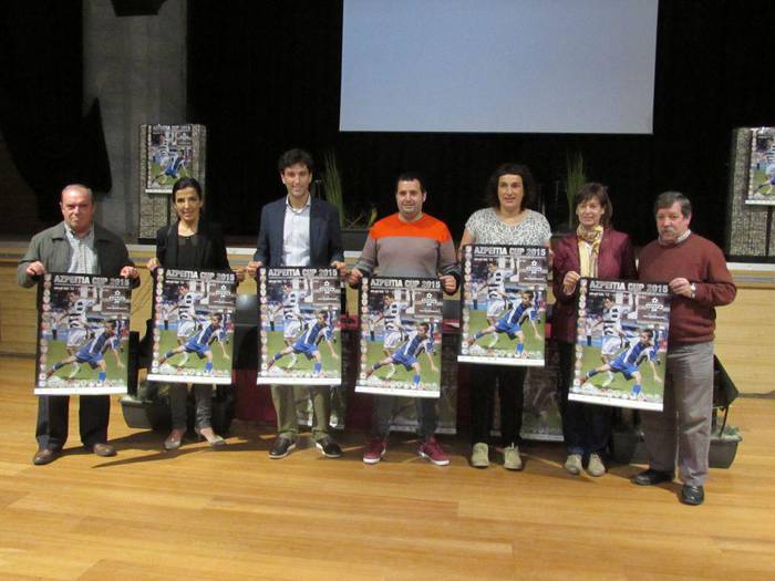 Futbolaren harrobiko Azpeitia Cupen bi txapelketa jokatuko dira ekainean
