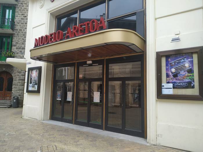 Bihar irekiko dute Zarauzko Modelo aretoa %60ko aforoarekin