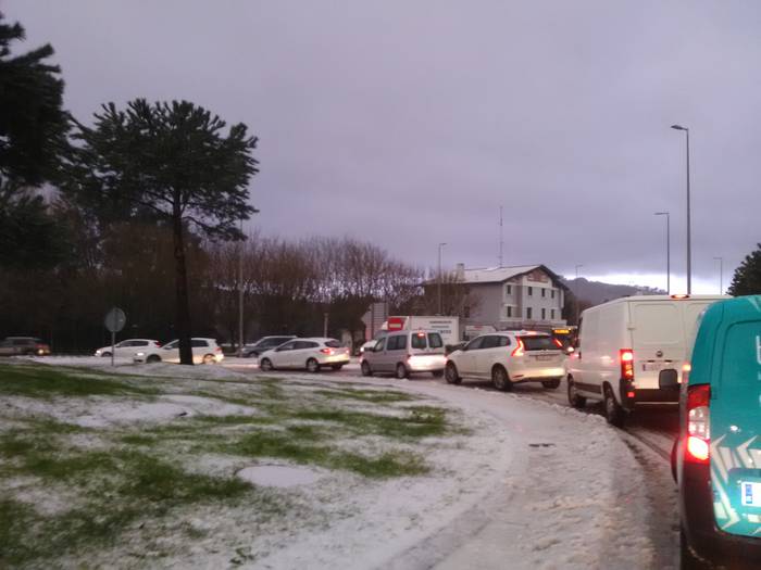 Autobide inguruko biribilguneetan dago arazo gehien goiz partean