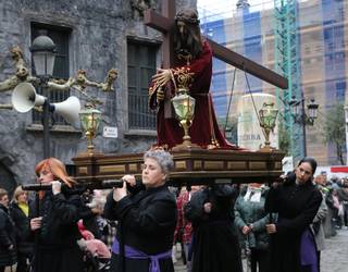 Hamar pauso aterako dituzte Ostiral Santuko prozesioan