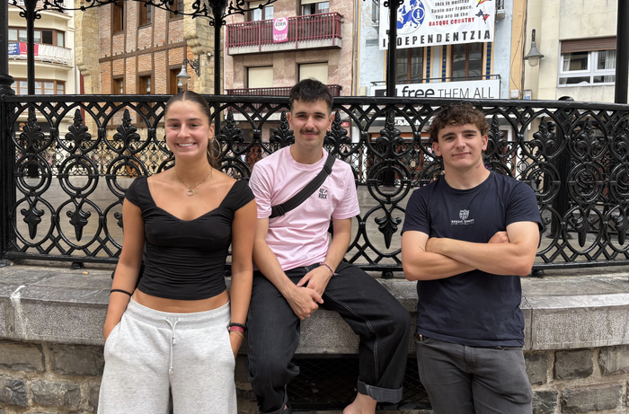 "Herri dinamika berpiztu nahi dugu Zarautzen, herri sentimendua urruntzen ari direlako"
