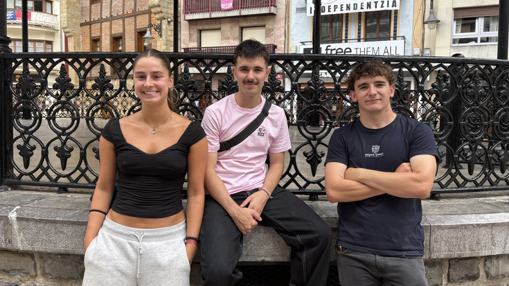 "Herri dinamika berpiztu nahi dugu Zarautzen, herri sentimendua urruntzen ari direlako"