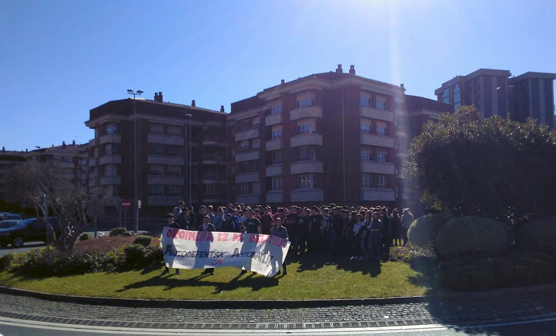 Errepresio kasuak salatu dituzte Azpeitiko eta Zestoako dozenaka ikaslek