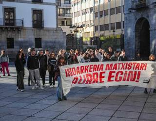 Iruñeko hilketa salatu eta matxismoa ukatzen duten diskurtsoei aurre egitera deitu du Itaiak