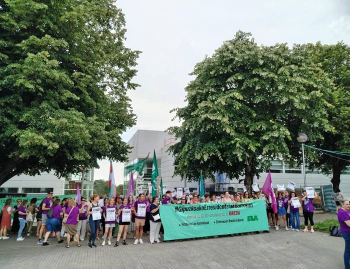 Lan hitzarmen berriaren alde mobilizatzen hasi dira adinekoen egoitzetako langileak