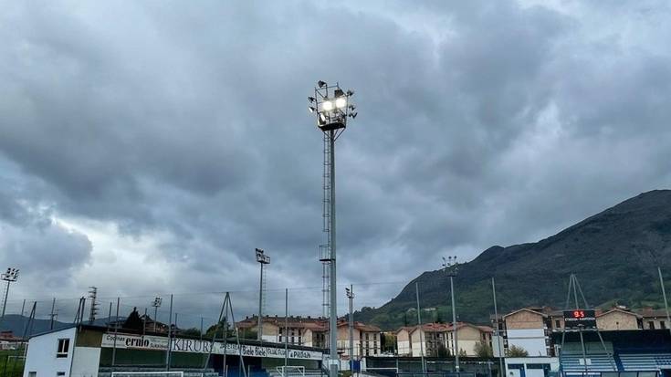 Futbol zelai artifizialaren argiztapena berritzeak %35 murriztu du argindarraren kontsumoa