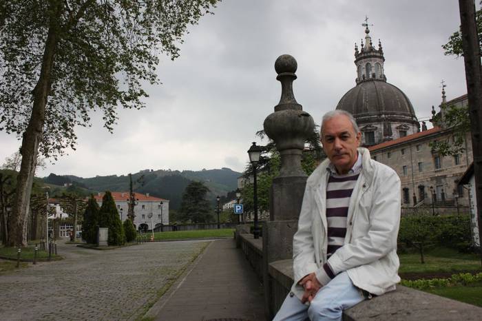 Josu Albero: "Lurreko bizia desagertuko litzateke mikrobiorik gabe; ezinbestekoak dira"