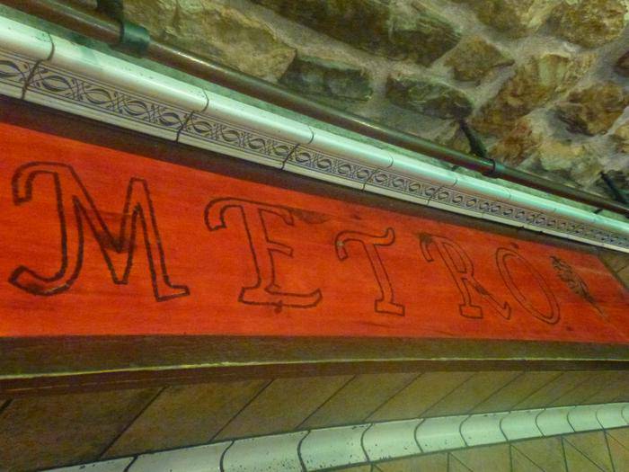 Zumaiako Metro taberna itxi dute, bezero batek positibo eman ostean