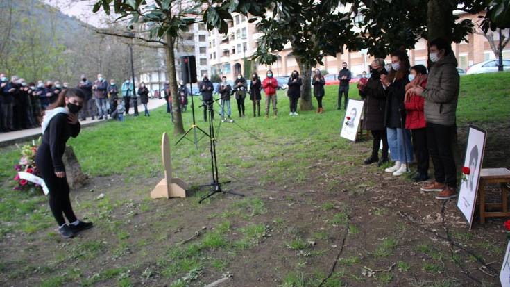 Pasaiako segadan hildakoak gogoan izan dituzte 37. urteurrenean