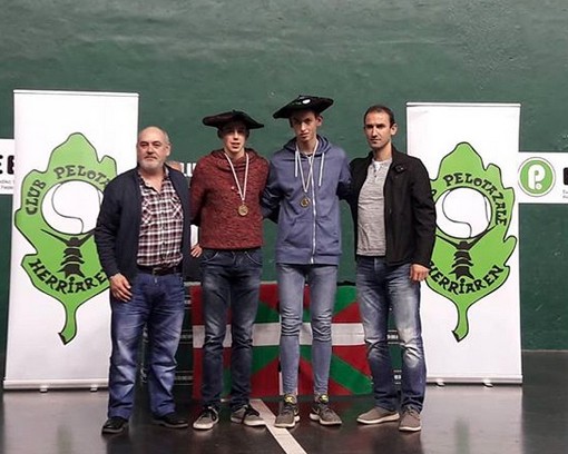 Unai Alberdik eta Jakes Elosegik txapela irabazi dute Euskal Herriko kluben arteko lehian