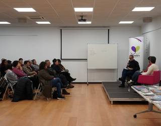 Jende ugari ibili da Geure Gelatik azokaren bigarren egunean