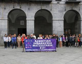 Azkoitiko Udalak elkarretaratze isila deitu du biharko Gasteizko hilketa matxista gaitzesteko