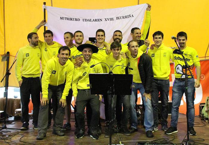 Orio B traineruak Mutrikuko Udalaren XVIII. Ikurriña irabazi du