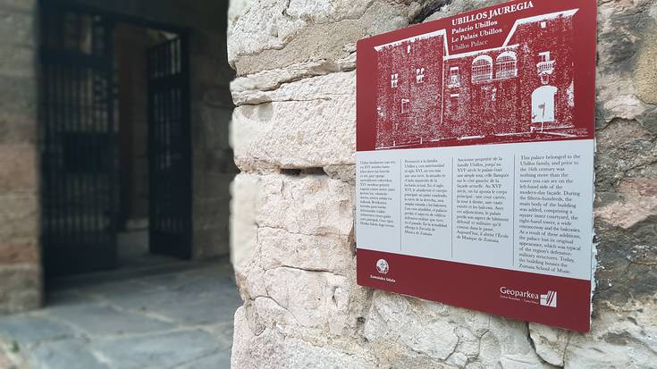Informazio kartelak jarri dituzte herriko zenbait eraikin esanguratsuetan