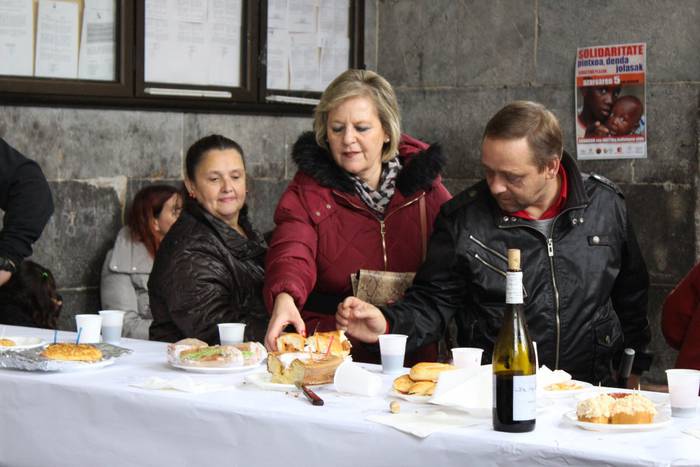 1.510 euro bildu dituzte Haitira eta Ekuadorrera bidaltzeko