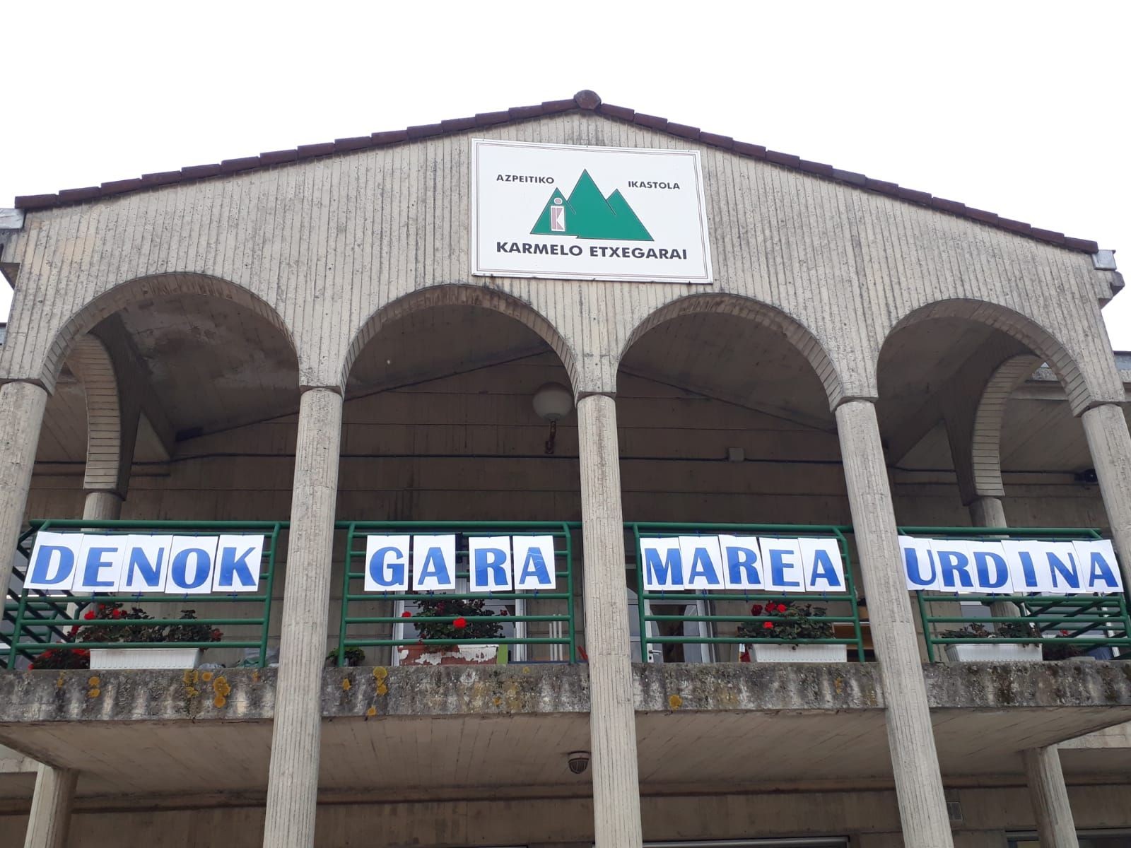 Karmelo Etxegarai Ikastola Marea Urdina da