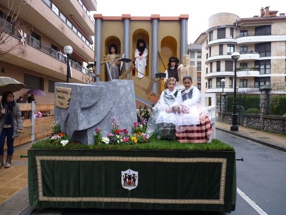 Abian da haurren danborradako karroza lehiaketa