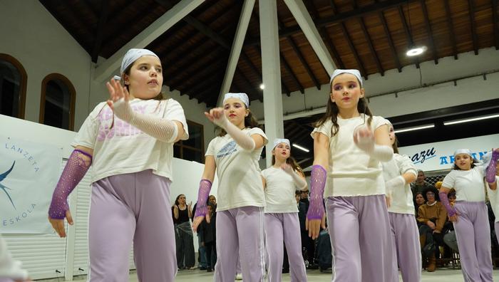 Ikuskizuna: Enara Lanzeta dantza eskolakoen emanaldia