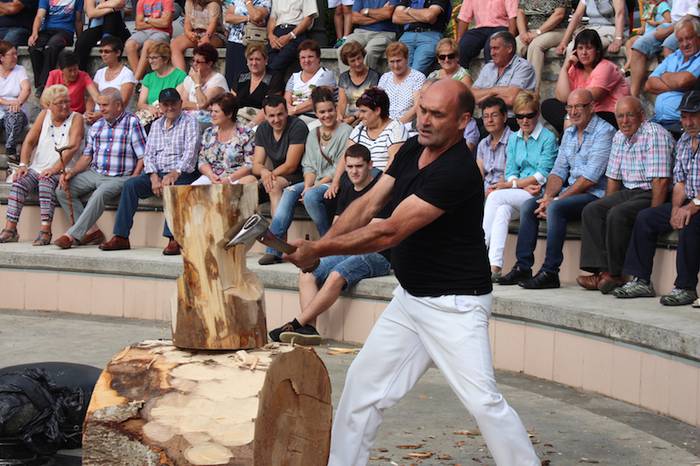 Aizarnazabalgo Zehatz auzoan prest dituzte sankristobalak