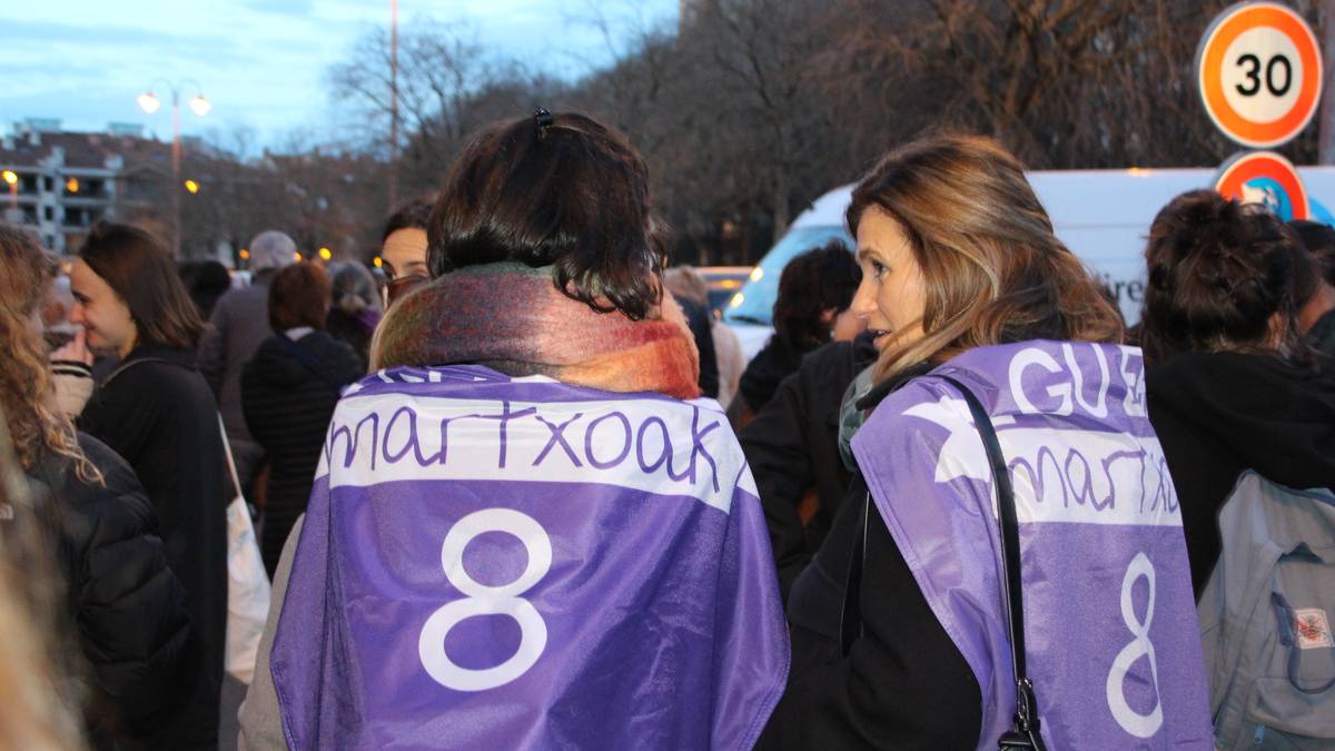 Beste mundu bat eskatuz eta askatasuna aldarrikatuz, kalera