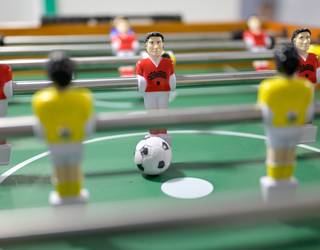 Ping-pong nahiz futbolin txapelketak eta karaokea bihar, gaztetxean