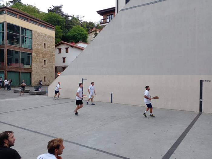 Final laurdenetara heldu da pala txapelketa herrikoia