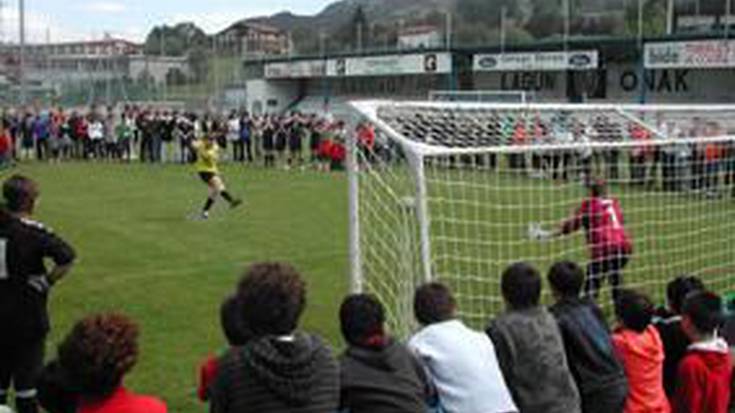 Eskolarteko futbol txapelketaren finalak, zapatuan Garmendipen