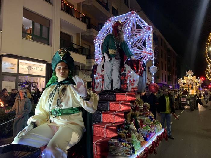 Belaontzian helduko dira Errege Magoak bihar Zumaiara