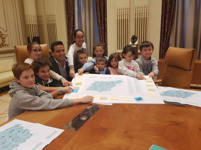 Azpeitiko Iraurgi ikastetxeko ikasleak, Unicefen eta Foru Aldundiaren proiektu pilotu bateko partaide