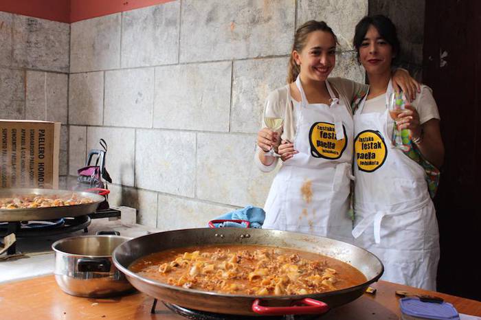 Amabirjin jaietako paella-jana antolatzeko bilera egingo dute asteazkenean Zestoan