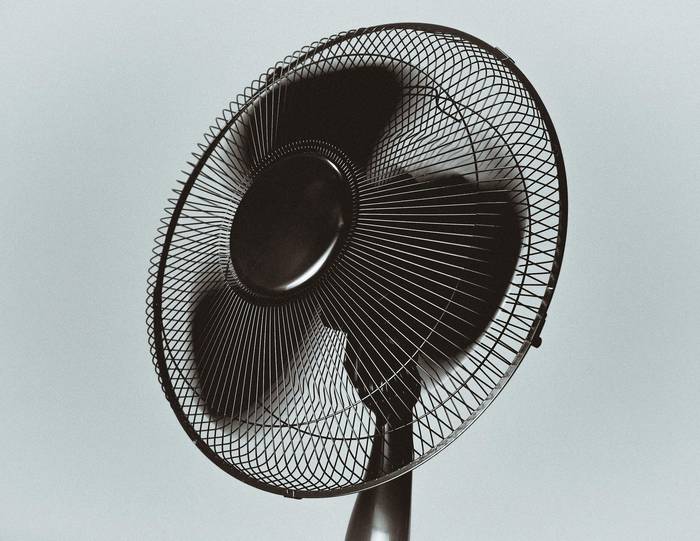 Herritarrek etxeetan soberan dituzten haizagailuak Elkargunera eramateko deia egin du Elkar-ekinek