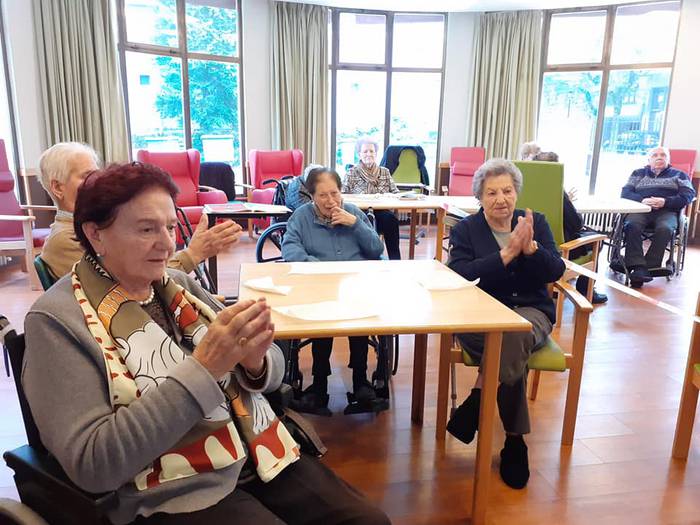 Txupinazoa botata, hasi dute San Martin Astea adinekoen egoitzan