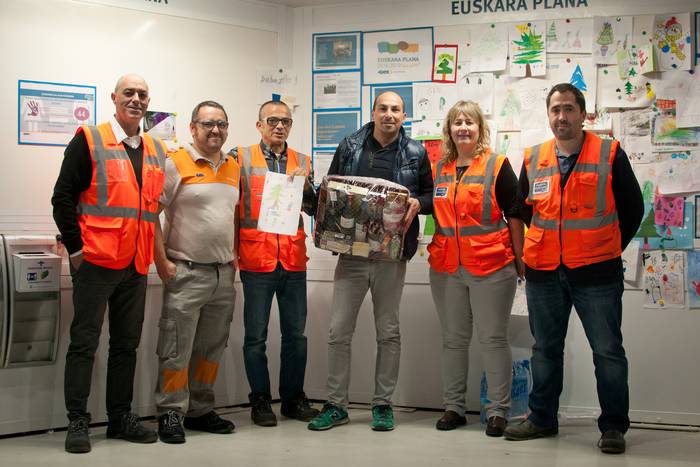 Euskara eguna ospatu dute gaur GKN Driveline Zumaia enpresan