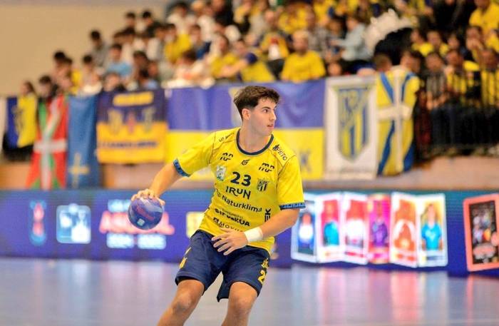 Villa de Aranda taldean jokatuko du datorren denboraldian Asier Iribarrek, Bidasoak utzita