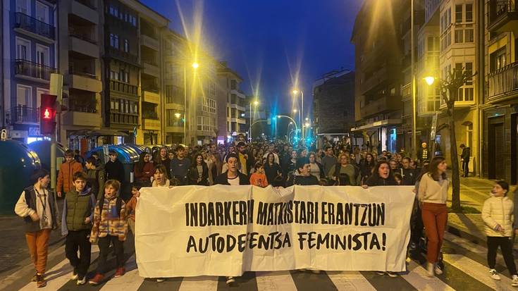 Ehunka lagunek gogor gaitzetsi dute joan den asteko sexu erasoa