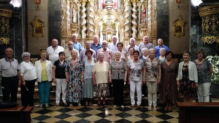 San Inazioren etxean kantuan