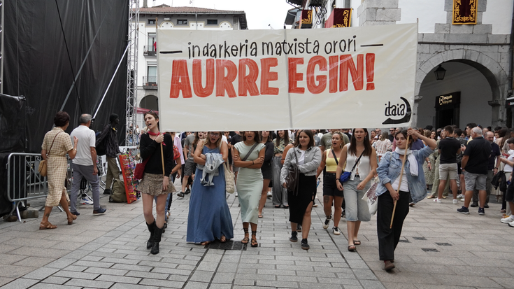 Zizurko hilketa salatu eta festetan indarkeria matxistari aurre egitearen garrantzia aldarrikatu du Itaiak
