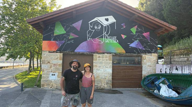 Horma irudi berria margotu dute Etxeluze gaztetxearen sarreran
