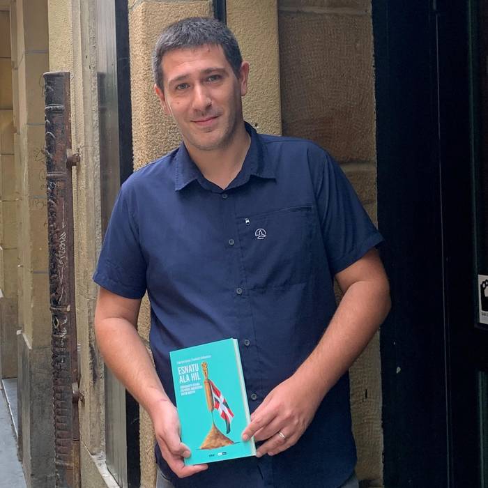 Liburu aurkezpena: 'Esnatu ala hil', Garikoitz Goikoetxearekin