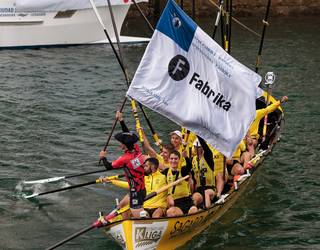 Fabrika Bandera irabazi du Oriok, haizeari eta olatuei aurre eginez