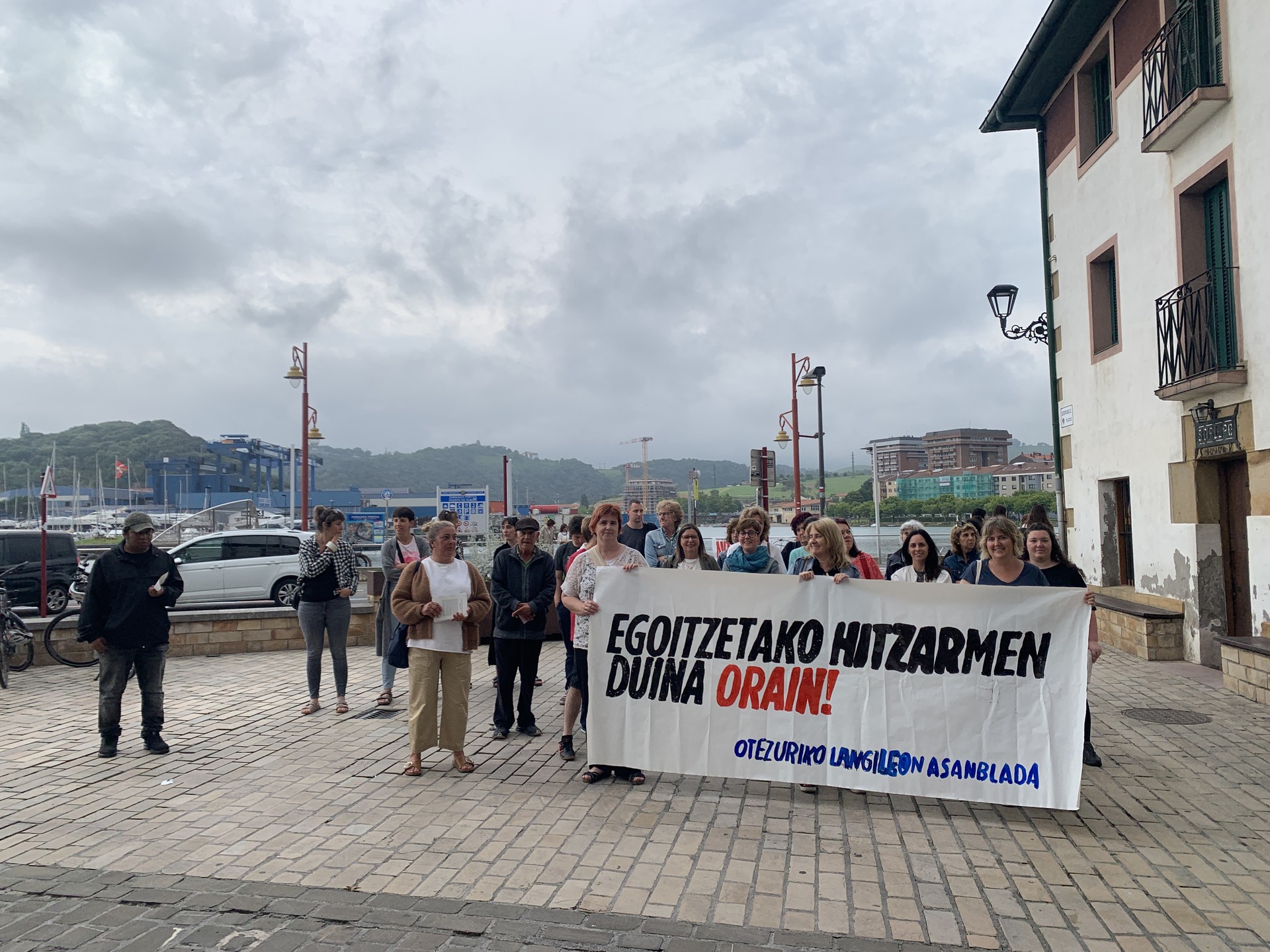 "Hitzarmen duin" bat erreklamatzeko elkarretaratzeak egin dituzte Otezuriko langileek