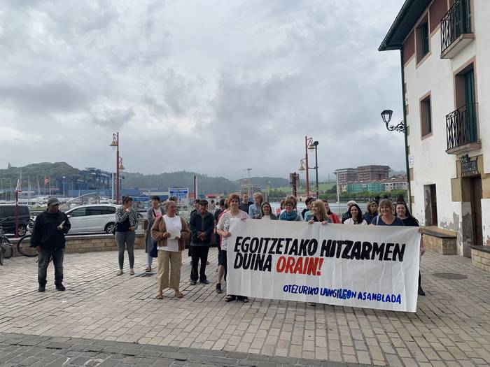 "Hitzarmen duin" bat erreklamatzeko elkarretaratzeak egin dituzte Otezuriko langileek