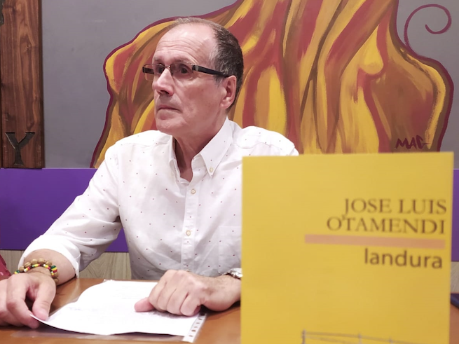 Goizalde Landabaso Jose Luis Otamendiren 'Landura'-z, 'Berria' egunkarian